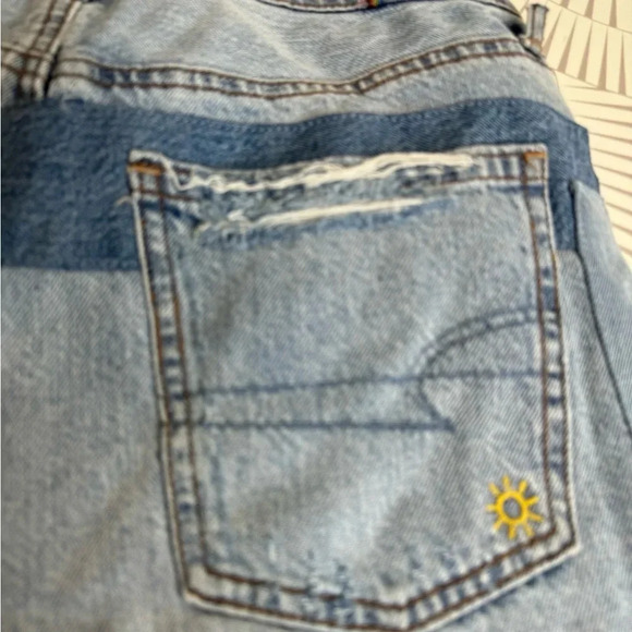 American Eagle Women’s NWT Highest Rise 90’s Boyfriend Short Size 8 Distressing - Picture 7 of 10